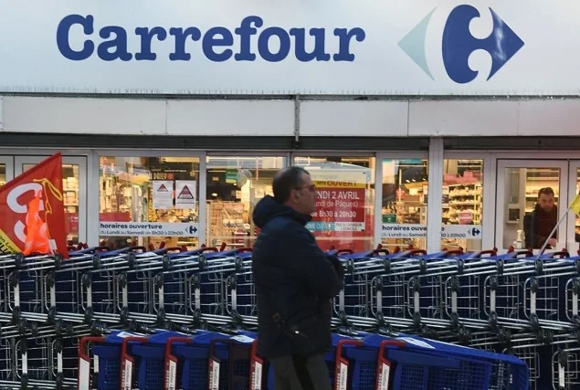 Empleados de Comercio y Carrefour acordaron que no habrá despidos