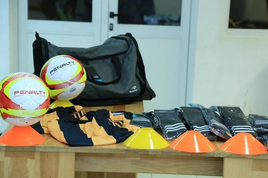 La institución “Deportivo Norte F.C”. recibió indumentaria y material deportivo 