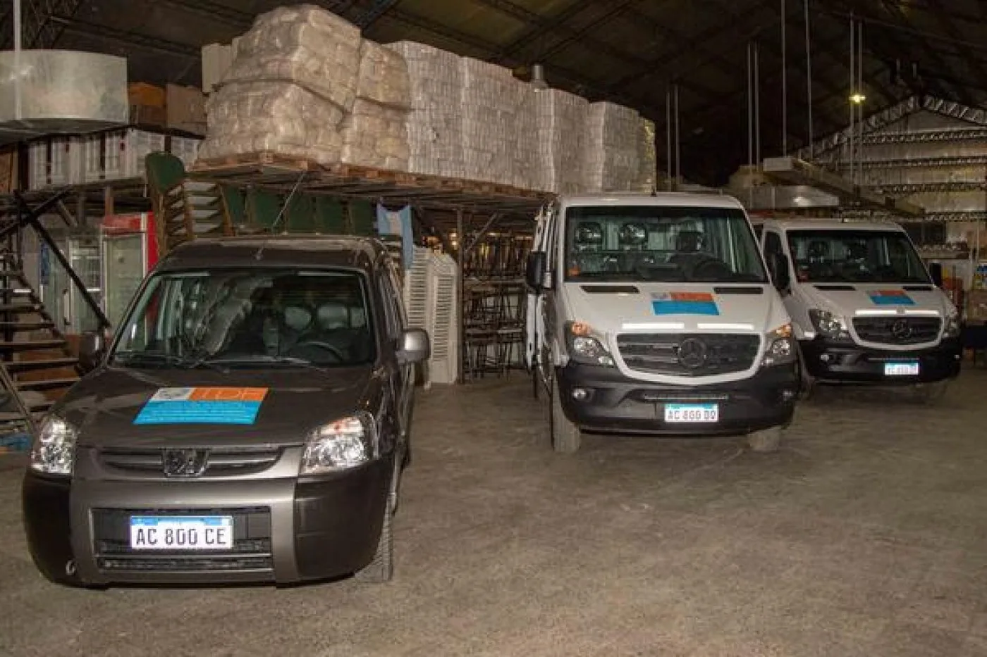 Gobierno entregó 3 vehículos al personalde maestranza y Servicios POMyS  encargados de la distribución de alimentos a escuelas