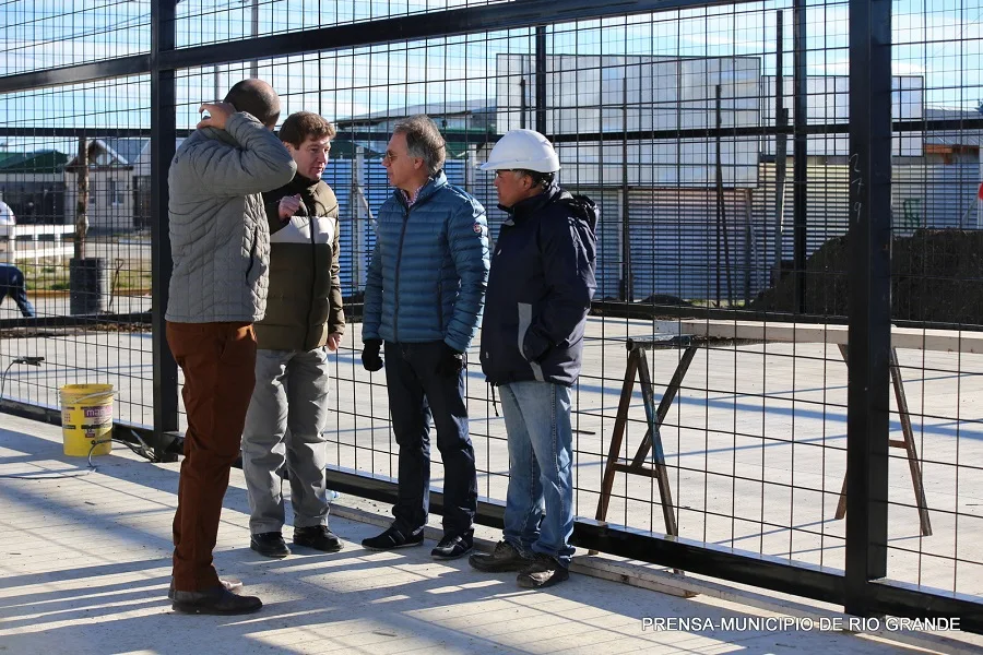 Melella recorrió la obra del Gimnasio a cielo abierto en el B° Malvinas Argentinas