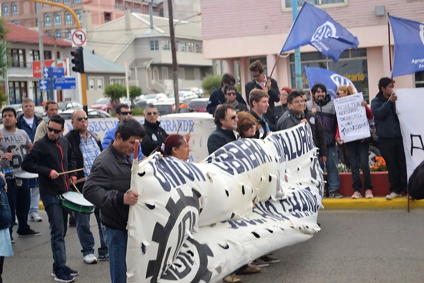 Gremios se movilizan en toda la provincia.