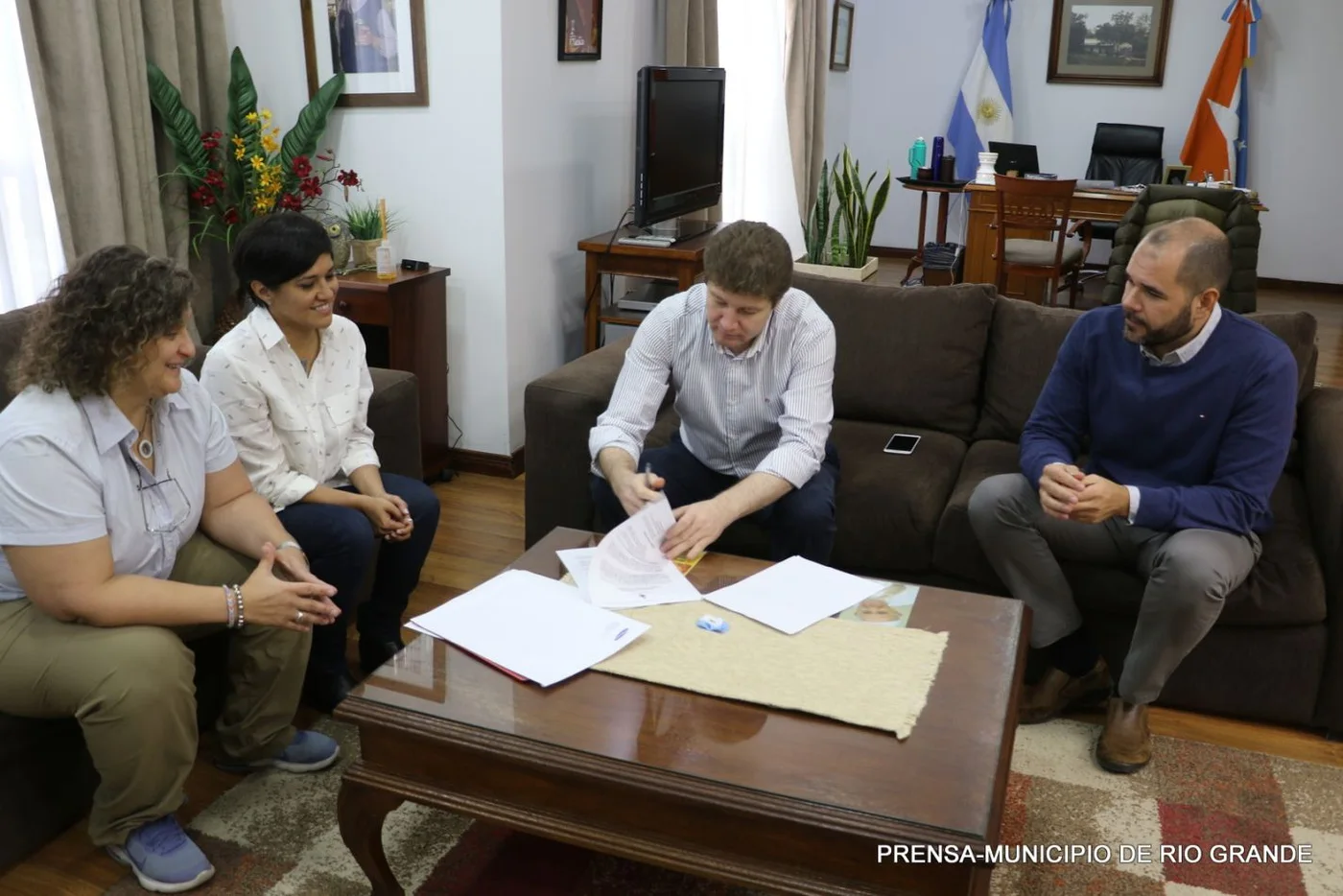 El Intendente Gustavo Melella firmó un acuerdo con Samsung Argentina