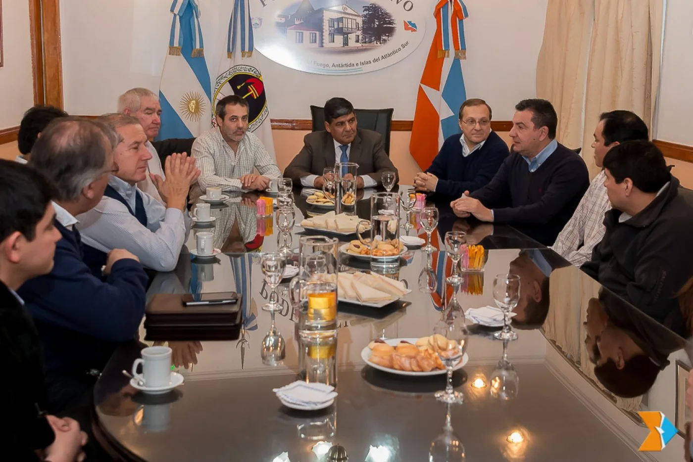 El Parlamento fomenta clínicas futbolísticas para los jóvenes