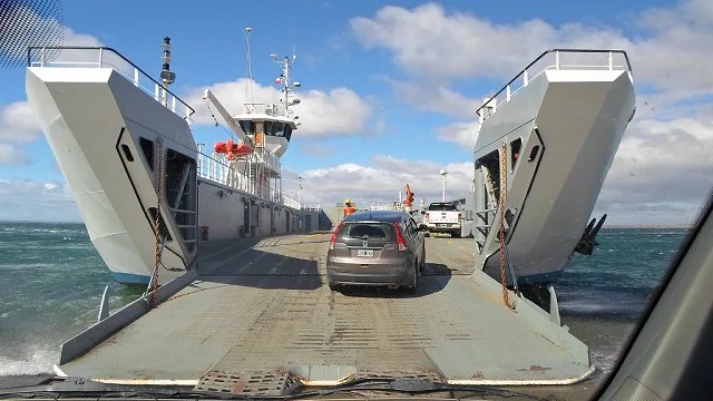 De manera temporal, suspenden el cruce de barcazas en Bahía Azul