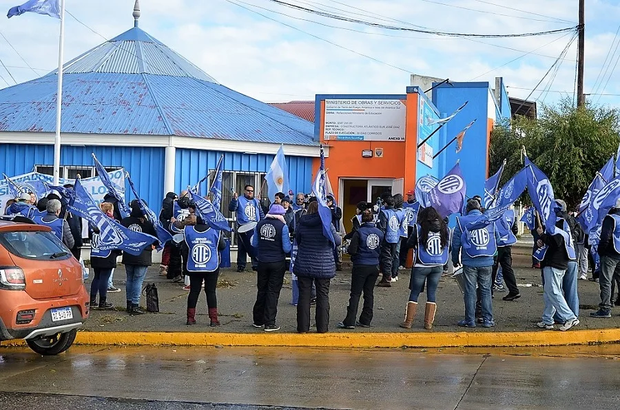 Docentes nucleados en ATE reclaman por el pago de haberes