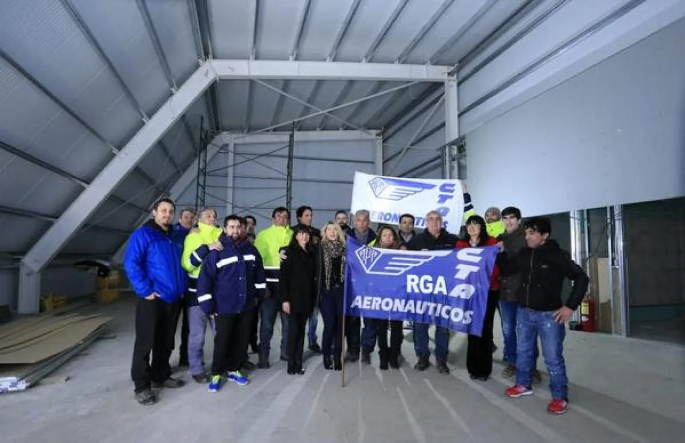 Bertone recorrió la obra del SUMde la Asociación del Personal Aeronautico