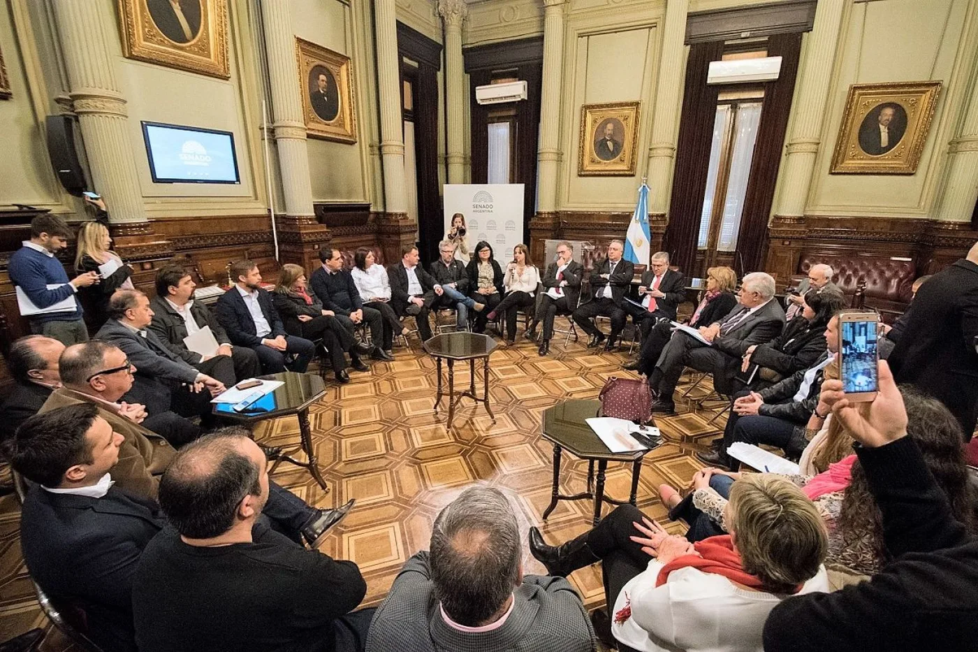 Patagónicos contra el recorte en las asignaciones familiares.