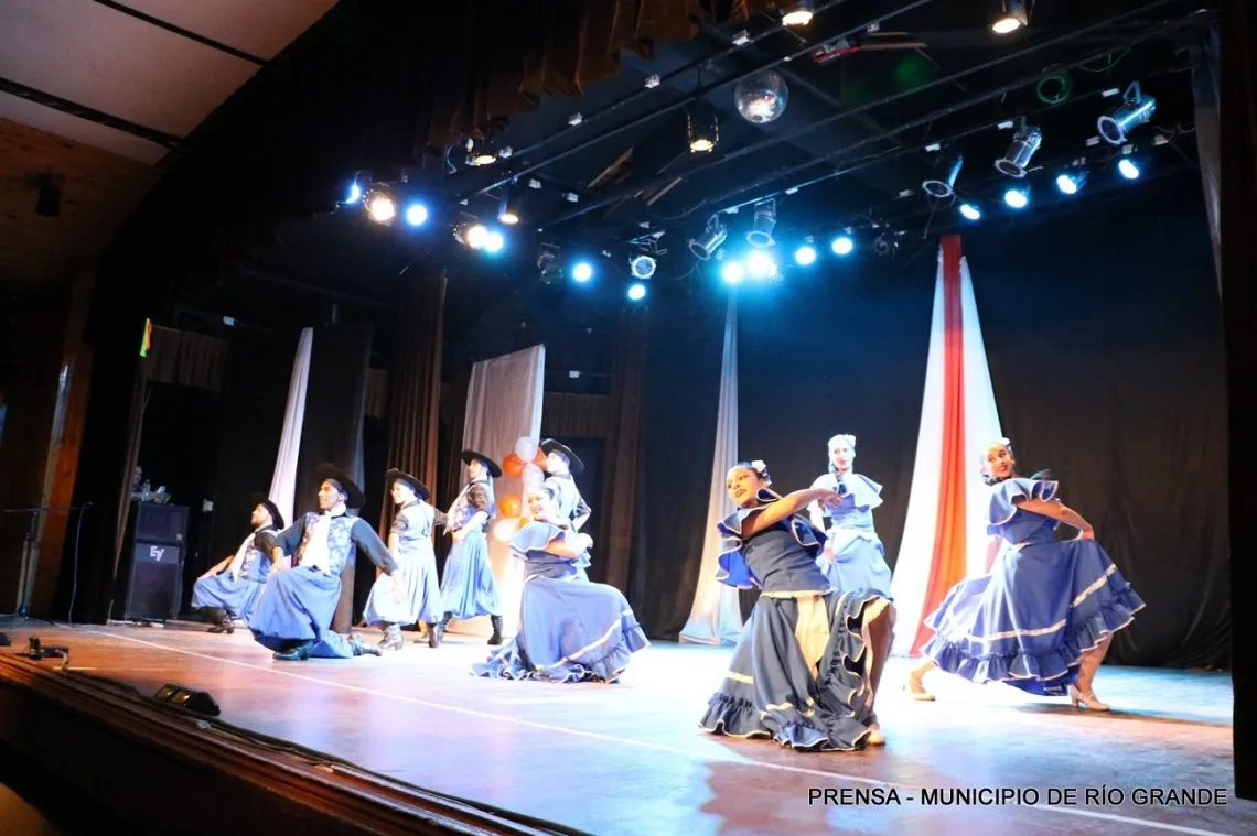 La Casa de la Cultura celebró 31 años con un espectáculo de canto y danza