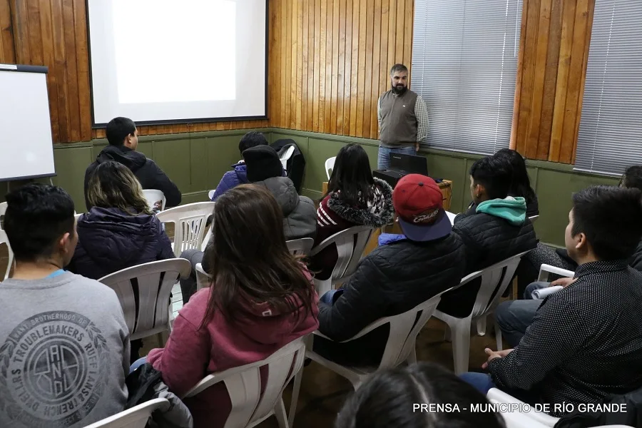 La Oficina de Empleo brindó capacitación a jóvenes en la Casa Municipal