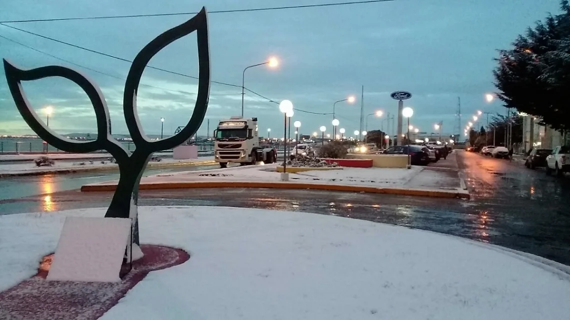 La primera nevada del año fue intensa y se precipitó en Río Grande