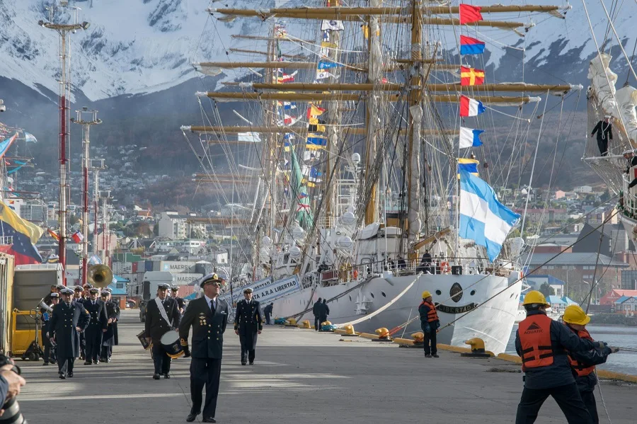 Cinco grandes veleros amarraron en el Puerto de Ushuaia