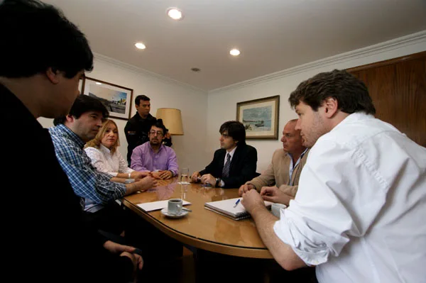 Gustavo Melella y los concejales durante el primer encuentro formal.