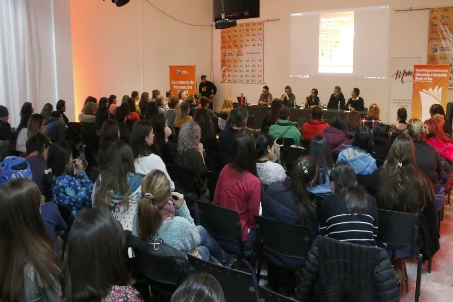 Ushuaia: Exitosa conferencia en el marco del 1er Congreso Internacional de Educación