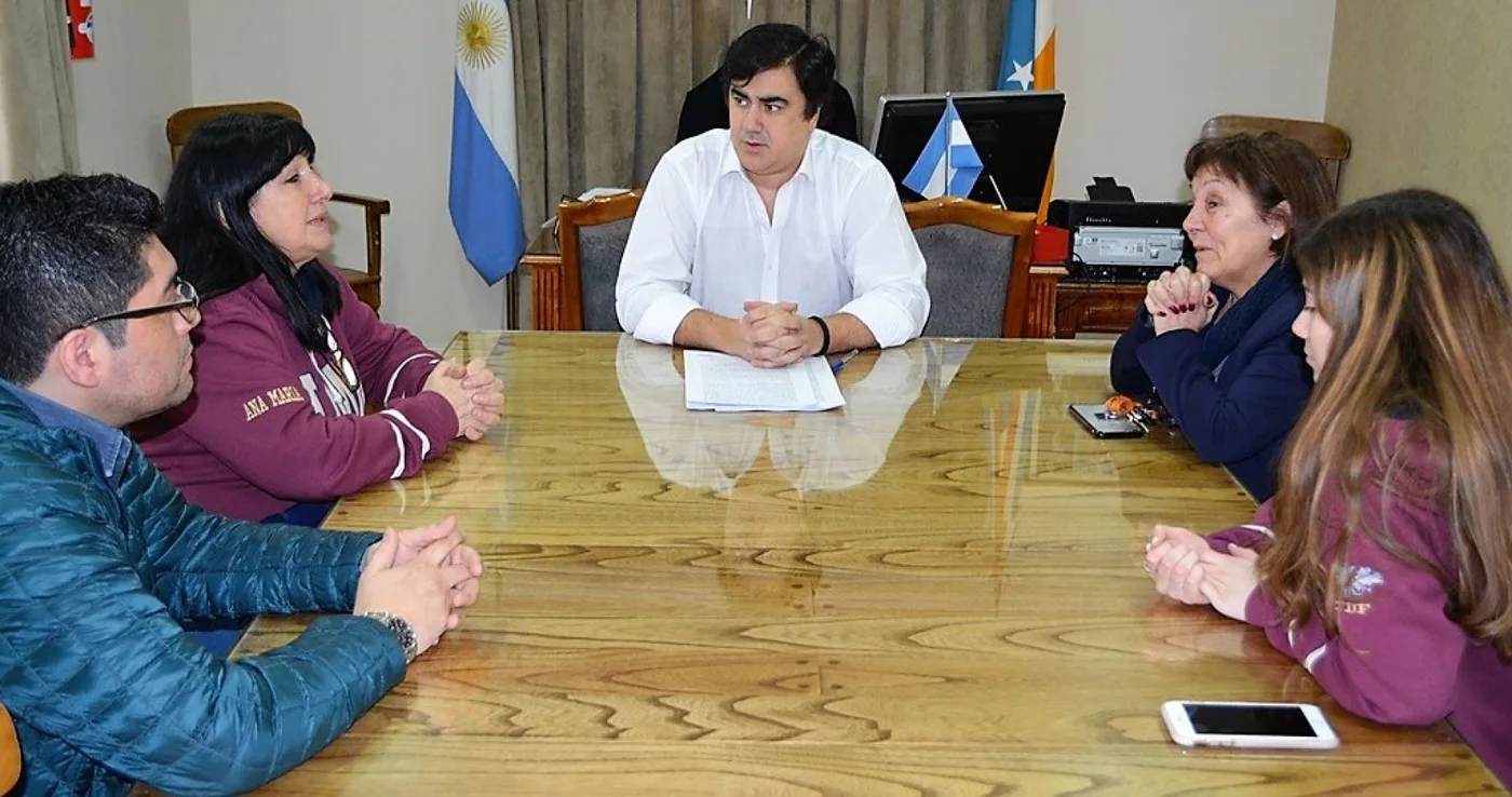 Alejandro Nogar en reunión con autoridades del Colegio María Auxiliadora.