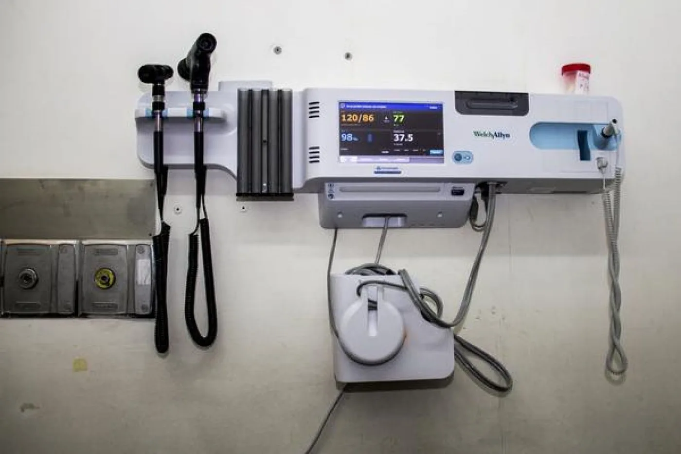 Gobierno  entregó equipamiento y mobiliario a la guardia del hospital de Ushuaia