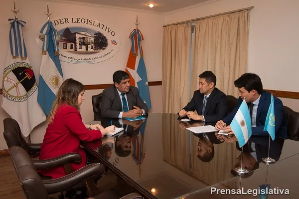 El vicegobernador Juan Carlos Arcando se reunió con autoridades de Kazajstán