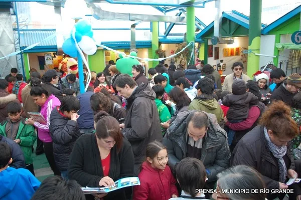 Jornada de cambio de figuritas del Mundial en el Paseo Canto del vientoen 