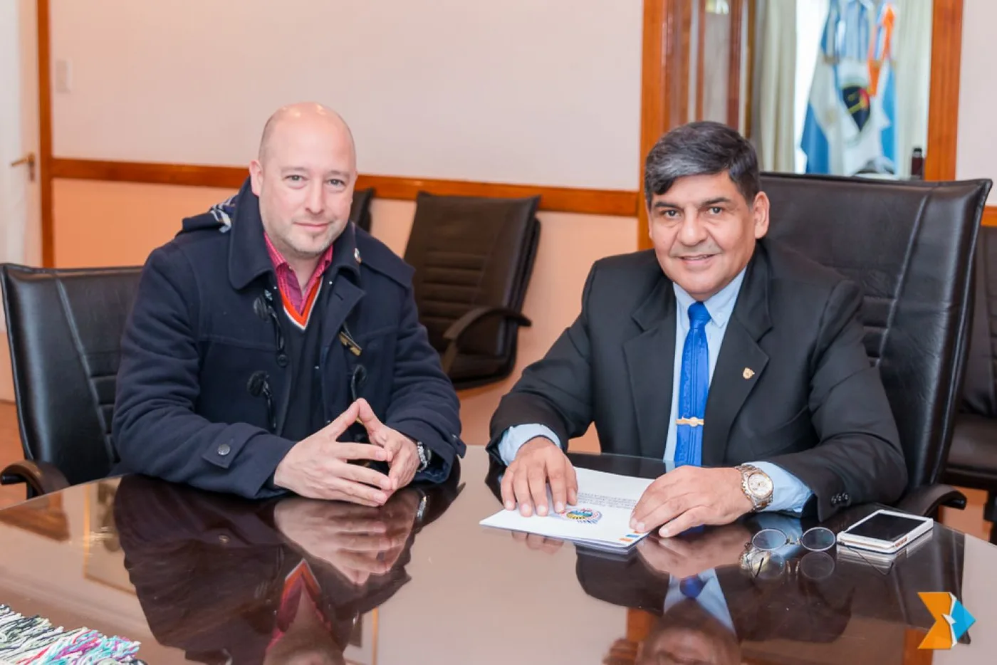 El presidente de la Asociación Civil de Bomberos Voluntarios de Ushuaia, José Abdala, fue recibido por el titular del Parlamento, Juan Carlos Arcando