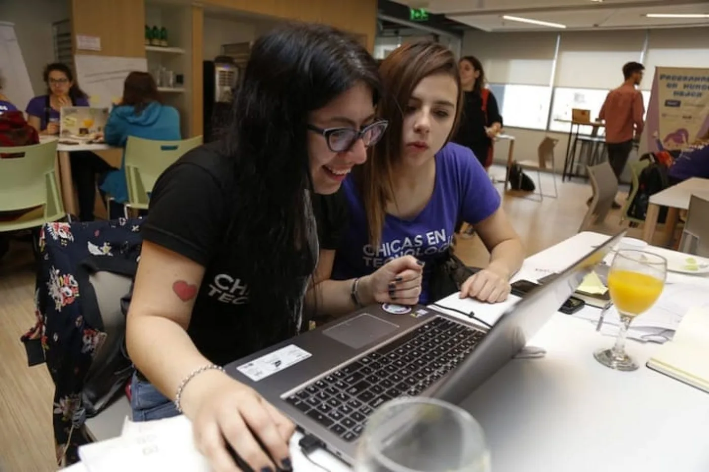 Clubes en tecnología para chicas en espacios para el Desarrollo Laboral y Tecnológico