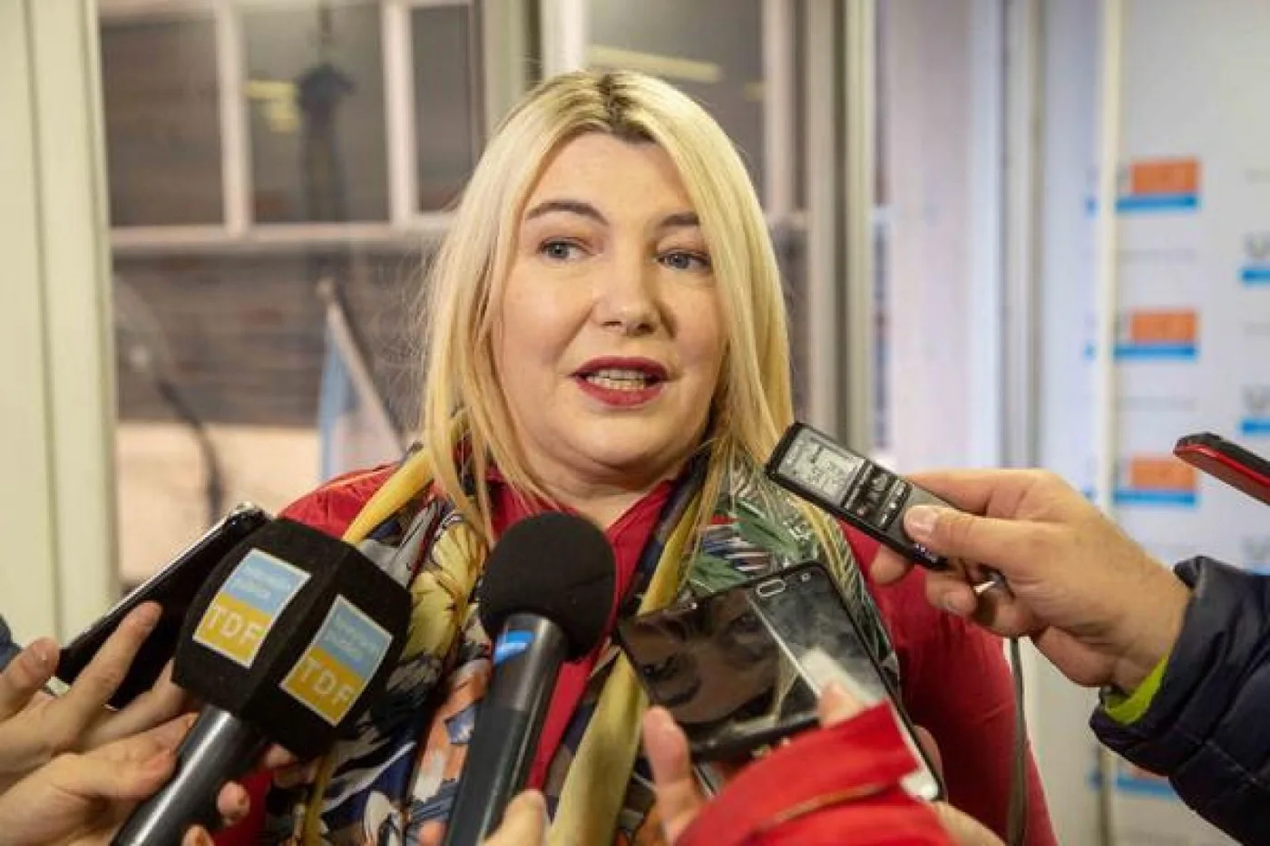 La gobernadora Rosana Bertone en defensa de la educación de los niños fueguinos