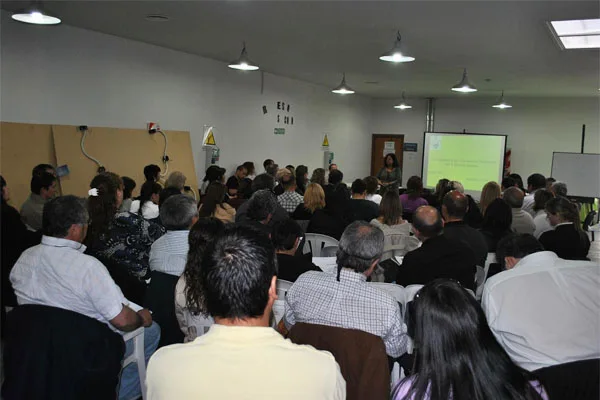 La jornada congregó a medio centenar de empleados municipales.