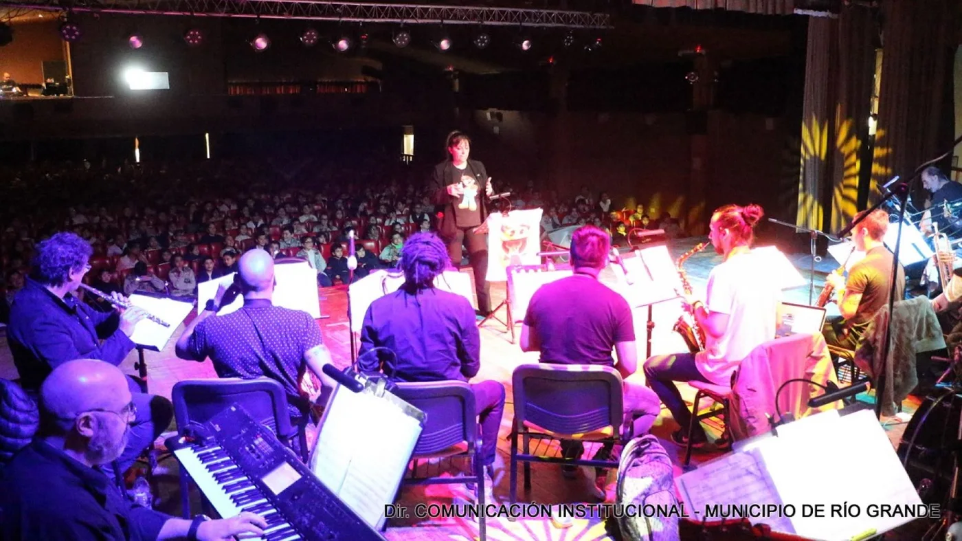 La banda municipal brindó un espectáculo musical infantil