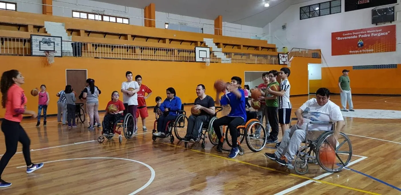 Coordinación de Discapacidad y Deporte Adaptado sumó a sus propuestas las clases de Básquet Inclusivo 3x3 con sillas de ruedas
