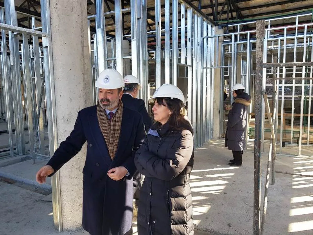 Muchnik, Battaini y Sagastume constataron el avance de la obra del edificio del STJ