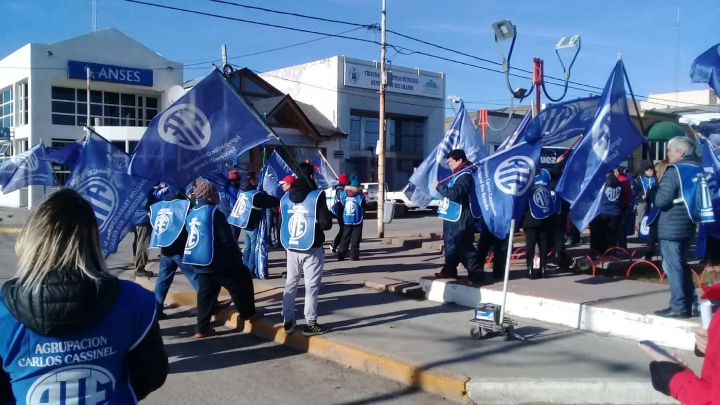 ATE reclamó por un nuevo acuerdo salarial