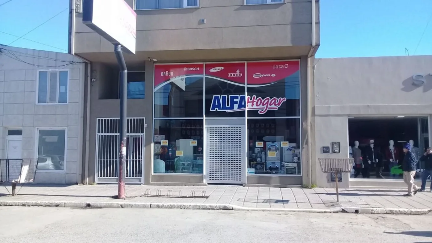 Muchos comercios no abrieron sus puertas en la jornada del lunes.