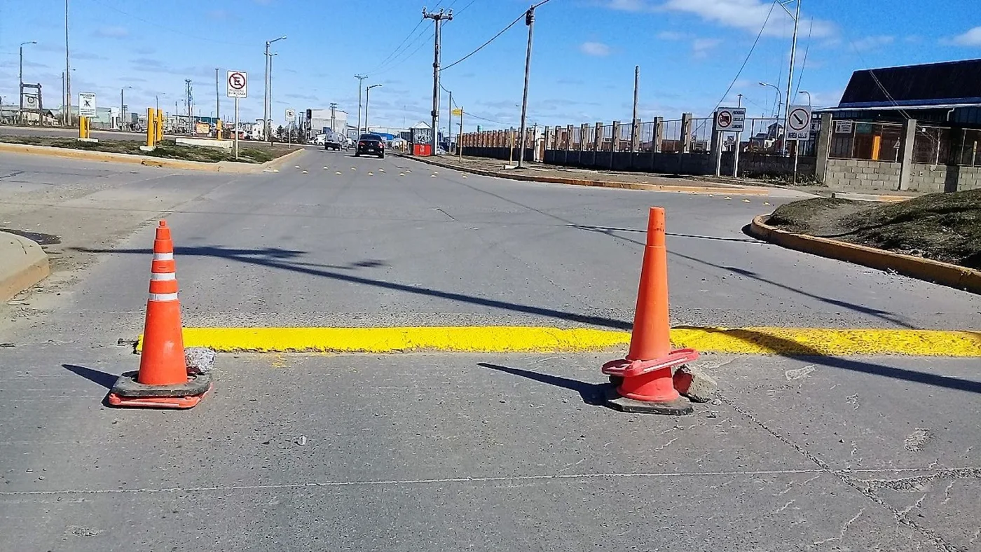 Se encuentra en marcha la primera etapa de trabajos viales frente a la UTN. 