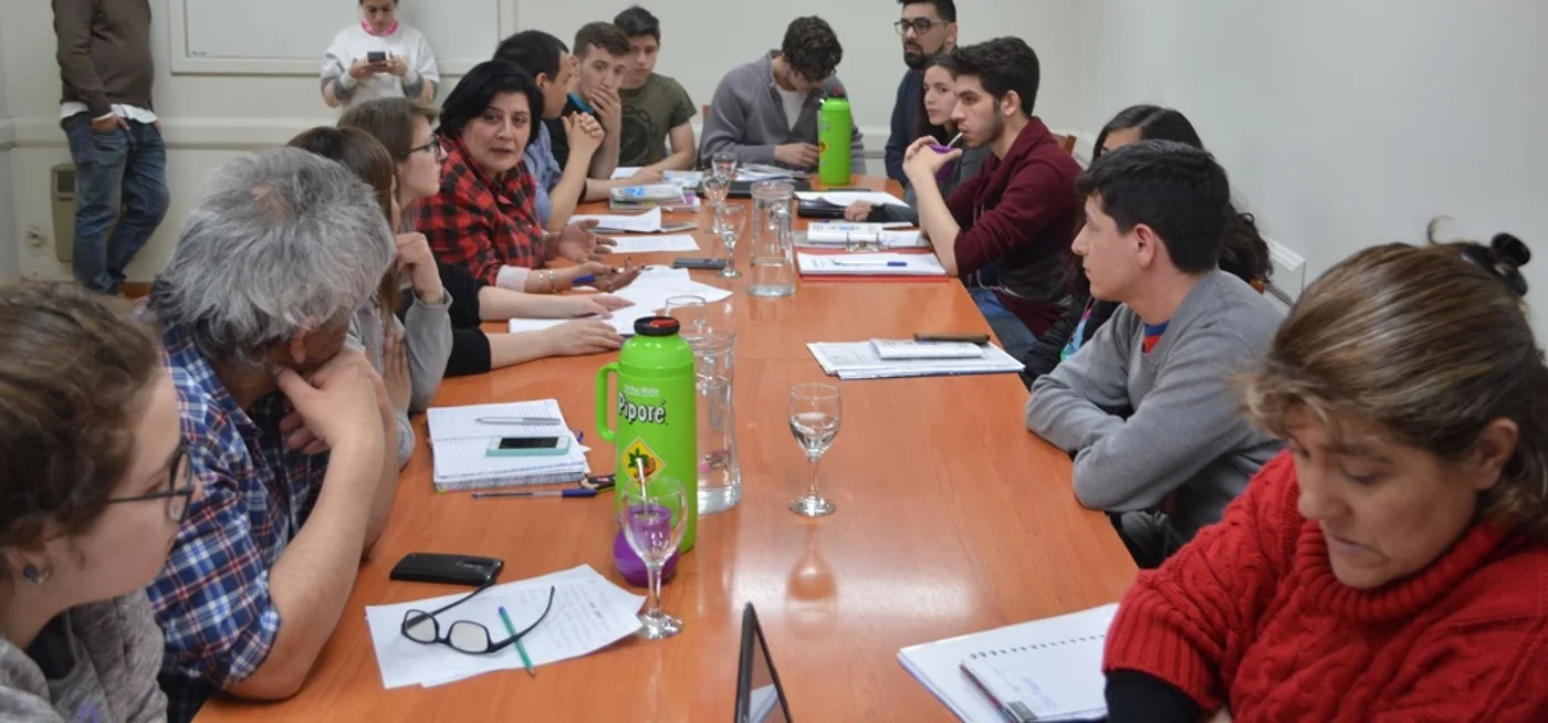 Debate par creación del Parlamento Juvenil