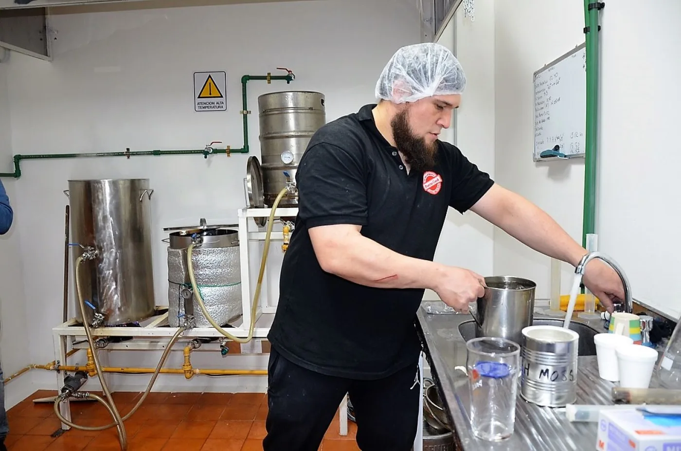 Brindaron curso sobre elaboración de cerveza artesanal