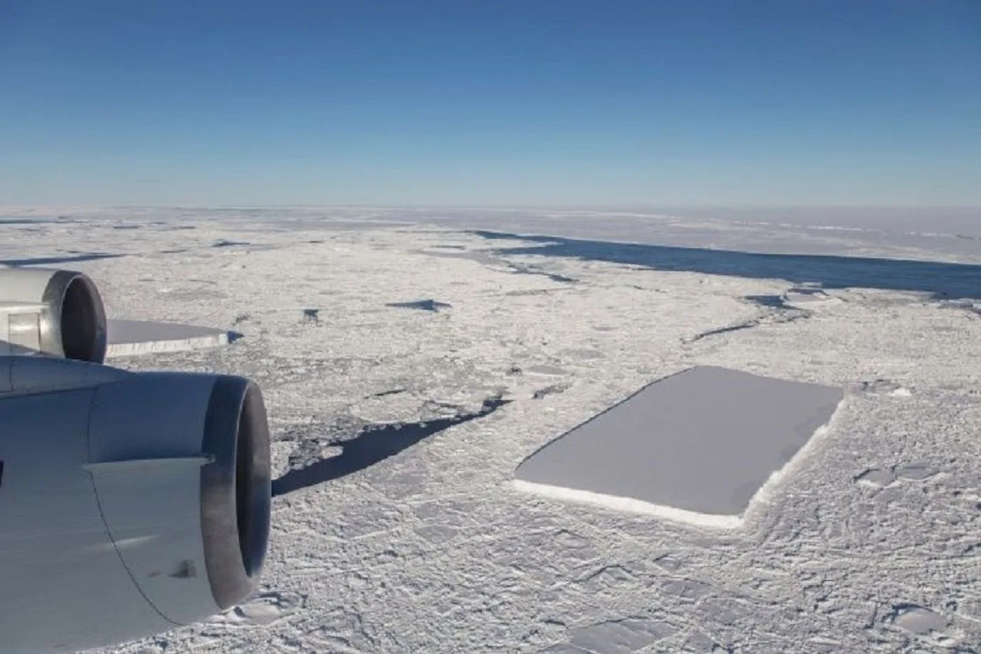 Con un lapso de tiempo de algunos días, la NASA encontró dos iceberg rectangulares.