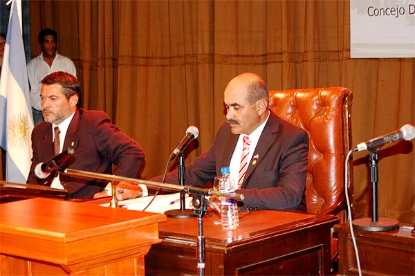 Juan Felipe Rodríguez se prepara para iniciar su discurso.