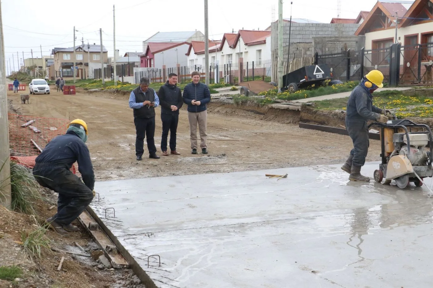 Prof. Gustavo Melella, recorrió la obra de pavimentación que se está ejecutando sobre calle Guayaquil en el barrio San Martín