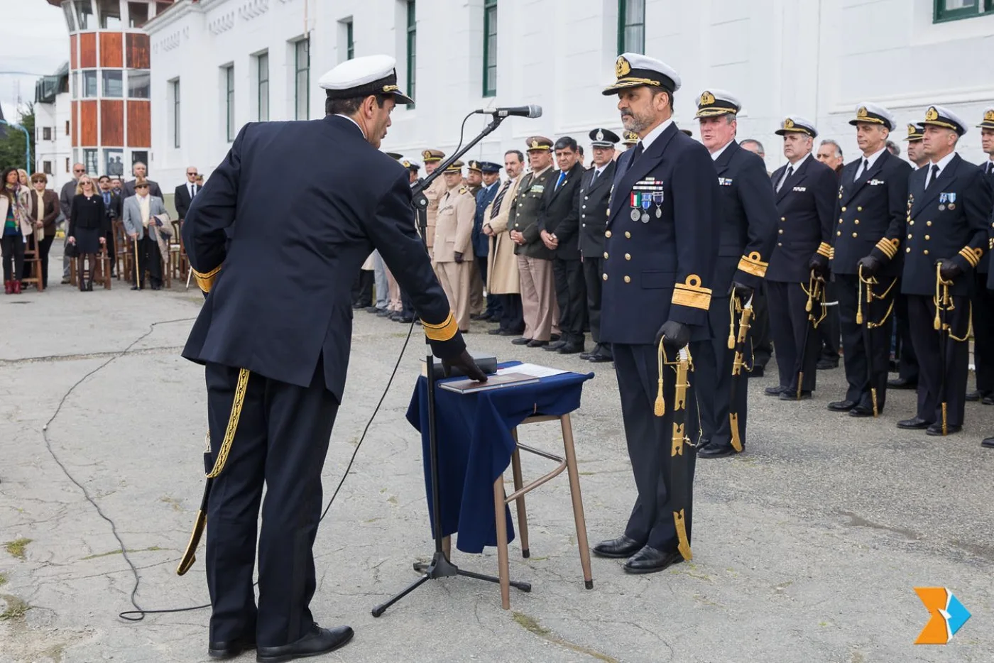 El contraalmirante Eduardo Antonio Traina asumió, al frente del Comando del Área Naval Austral