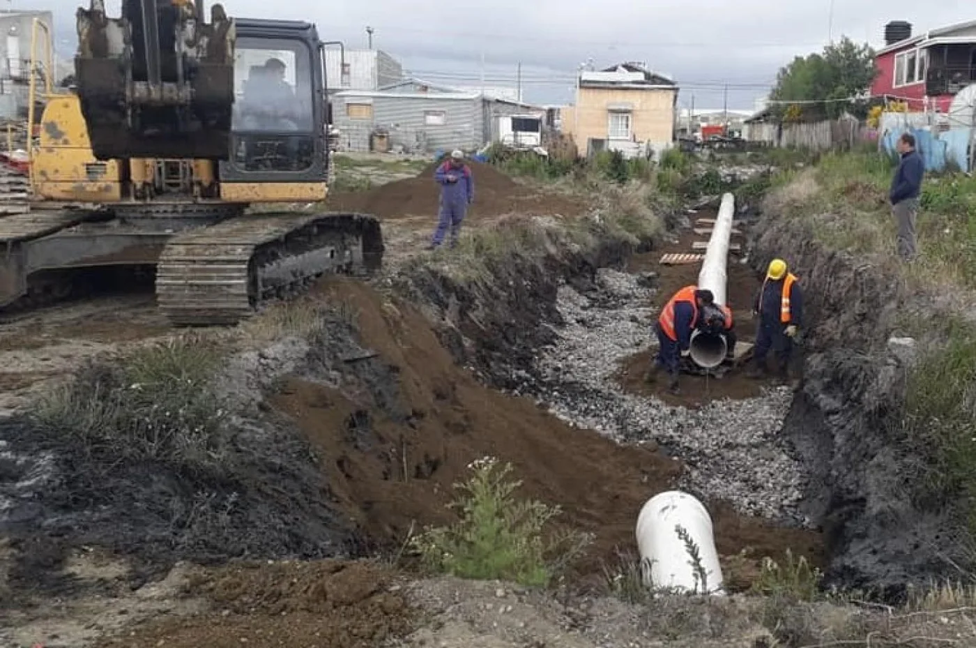 Dirección General de Obras Sanitarias realiza intensos trabajos en el entubamiento