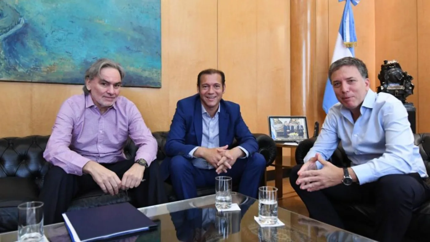 Reunión con el presidente Mauricio Macri y gobernador neuquino, Omar Gutiérrez,