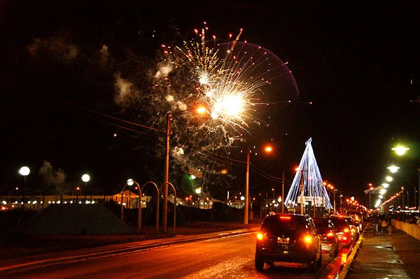 Los fuegos artificiales iluminaron el cielo de Río Grande.