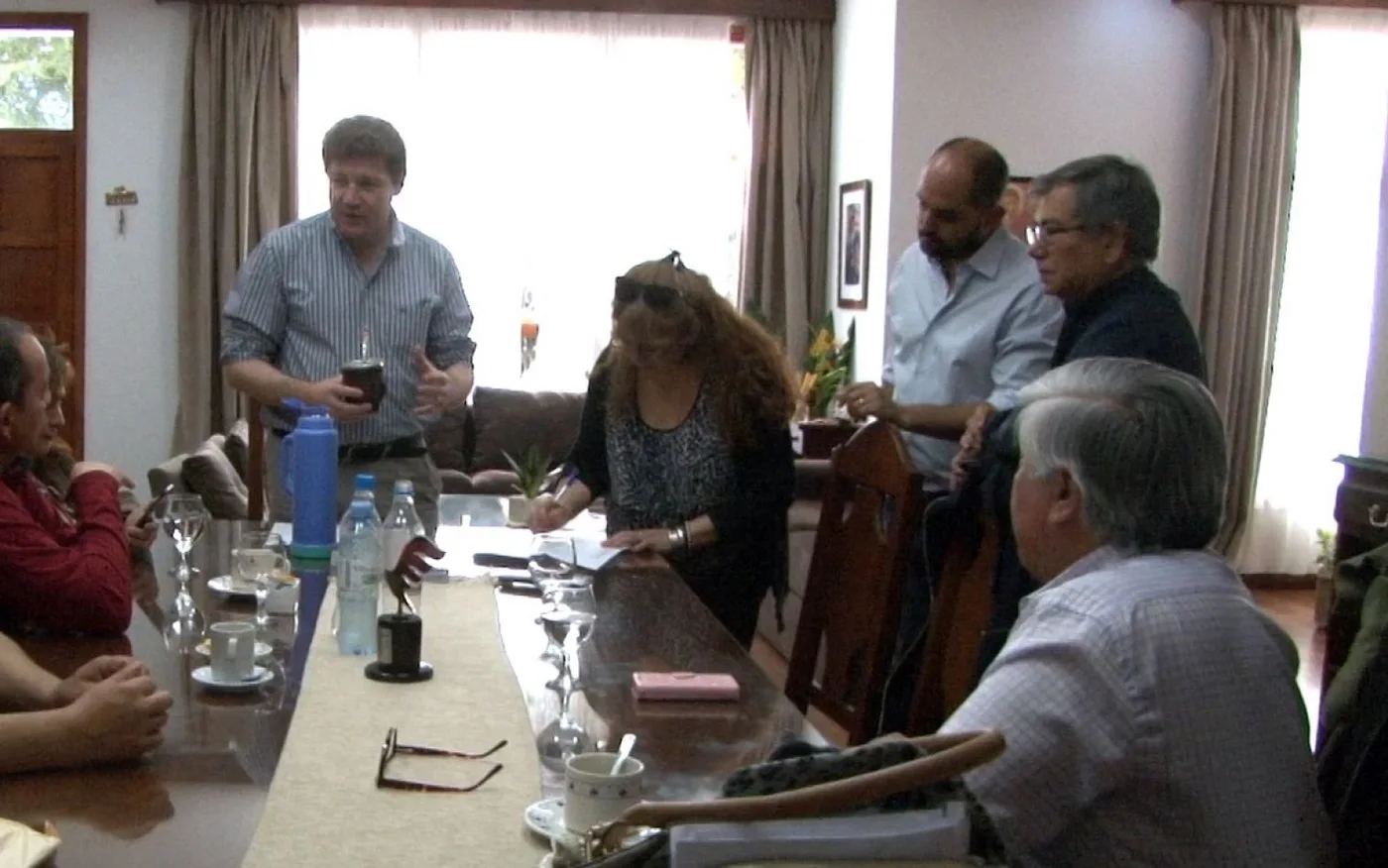 Firma de un convenio en el que el Municipio cede un terreno para la construcción de la sede de la entidad.