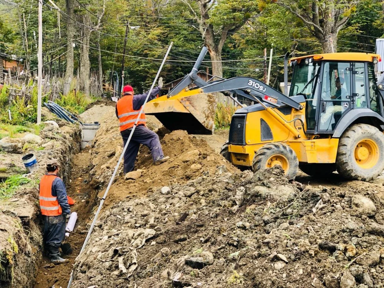 Obras de agua y cloacas en los  barrios Itatí y Quinta 52 de Ushuaia