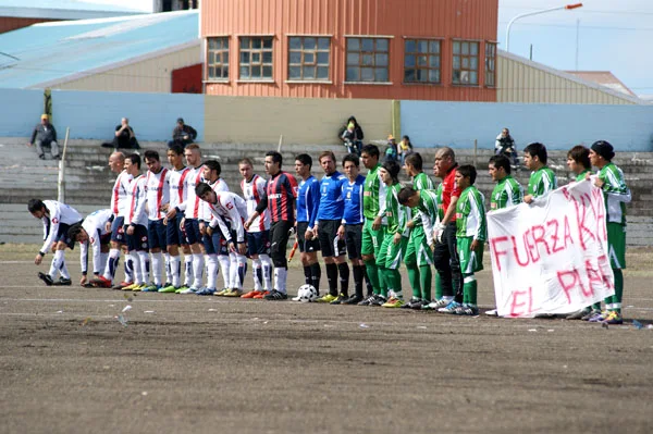 Camioneros y Los Cuervos del Fin del Mundo, en la previa del trascendente partido.