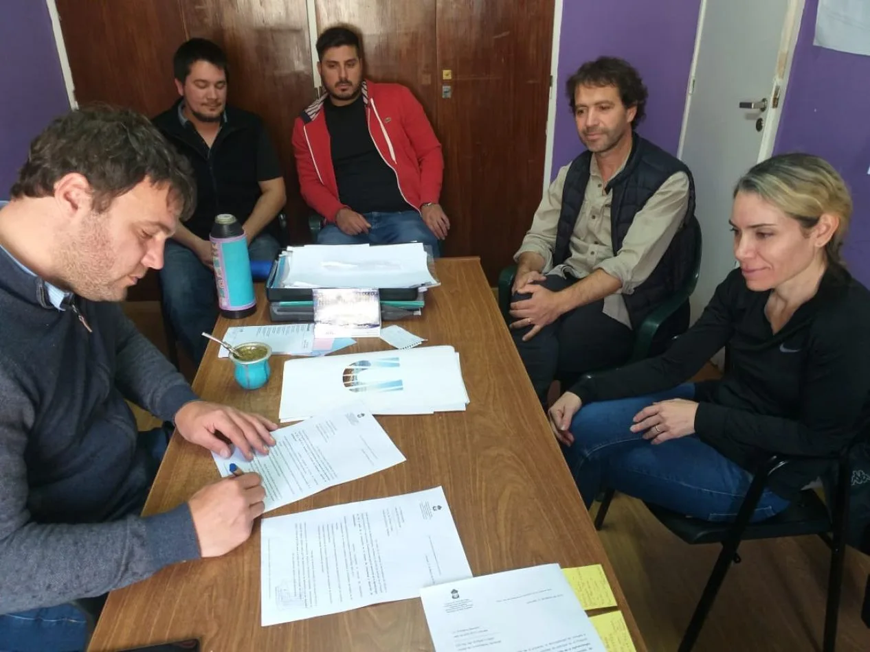 El secretario de Medio Ambiente de la Municipalidad de Ushuaia, Damián de Marco, se reunió con representantes del INTA