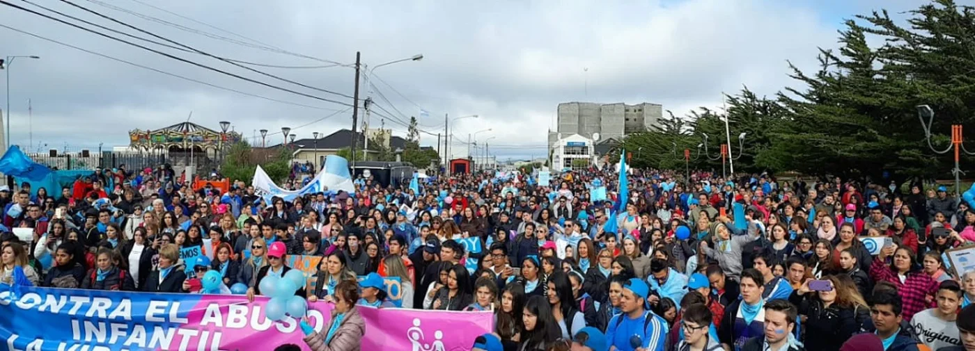 Multitudinaria Marcha por la Vida en Río Grande