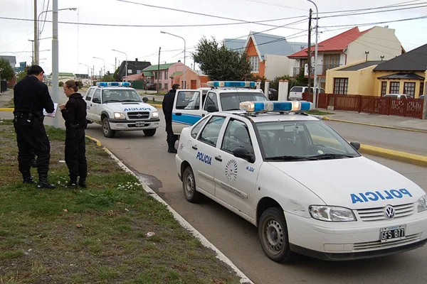 Una decena de policías acudieron a la pelea entre barras.