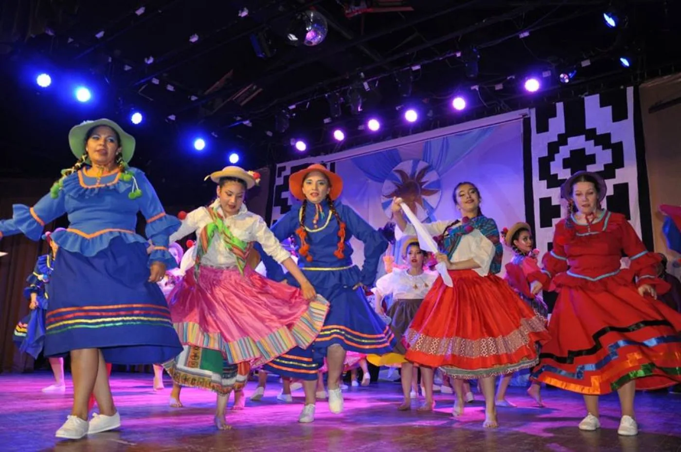 Peña Folklórica familiar en el Polideportivo de la Margen Sur