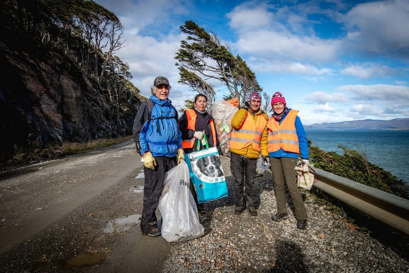 La Municipalidad de Ushuaia participó de la campaña de limpieza del canal Beagle 