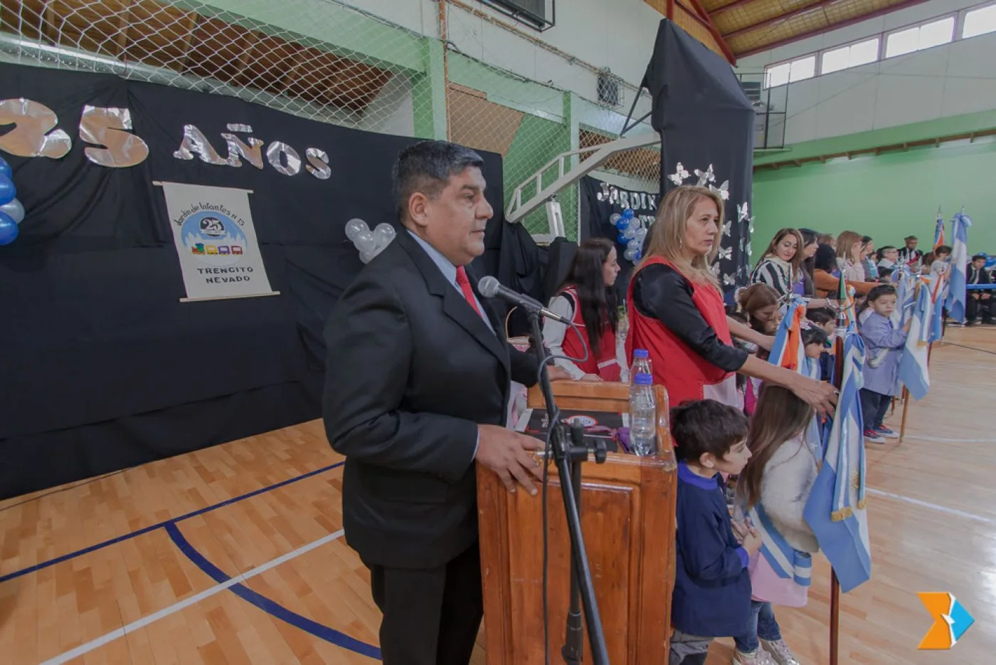 Presidente del Parlamento, vicegobernador Juan Carlos Arcando, acompañó a la comunidad educativa del jardín de infantes N° 15 “Trencito nevado”