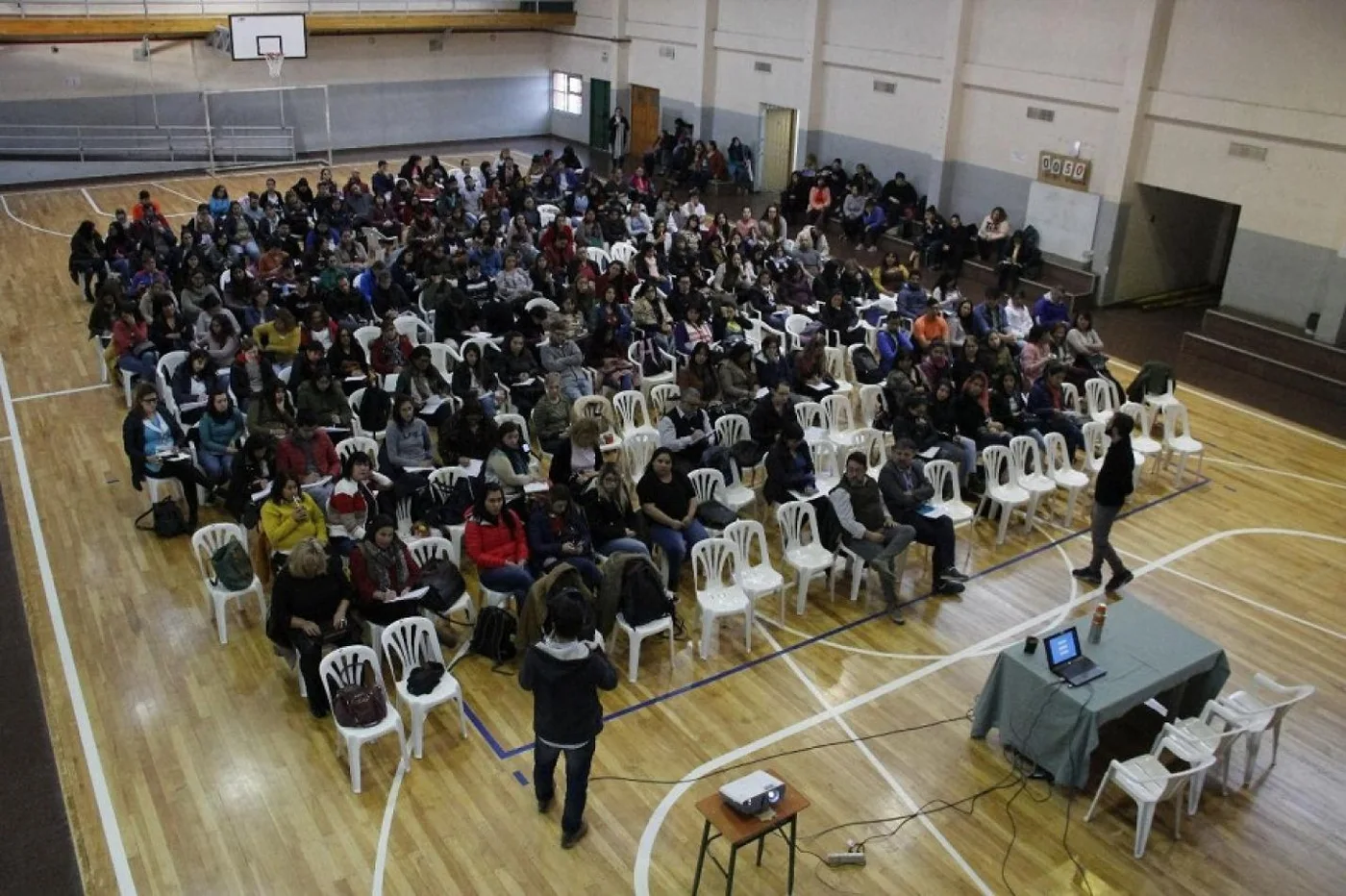Gimnasio de la Escuela 21 de Río Grande  donde se desarrolló la jornada